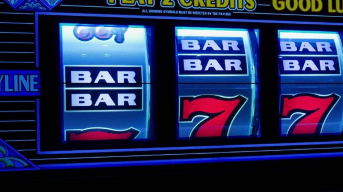 Mechanics of Slot Machines and How they Differ [2024]